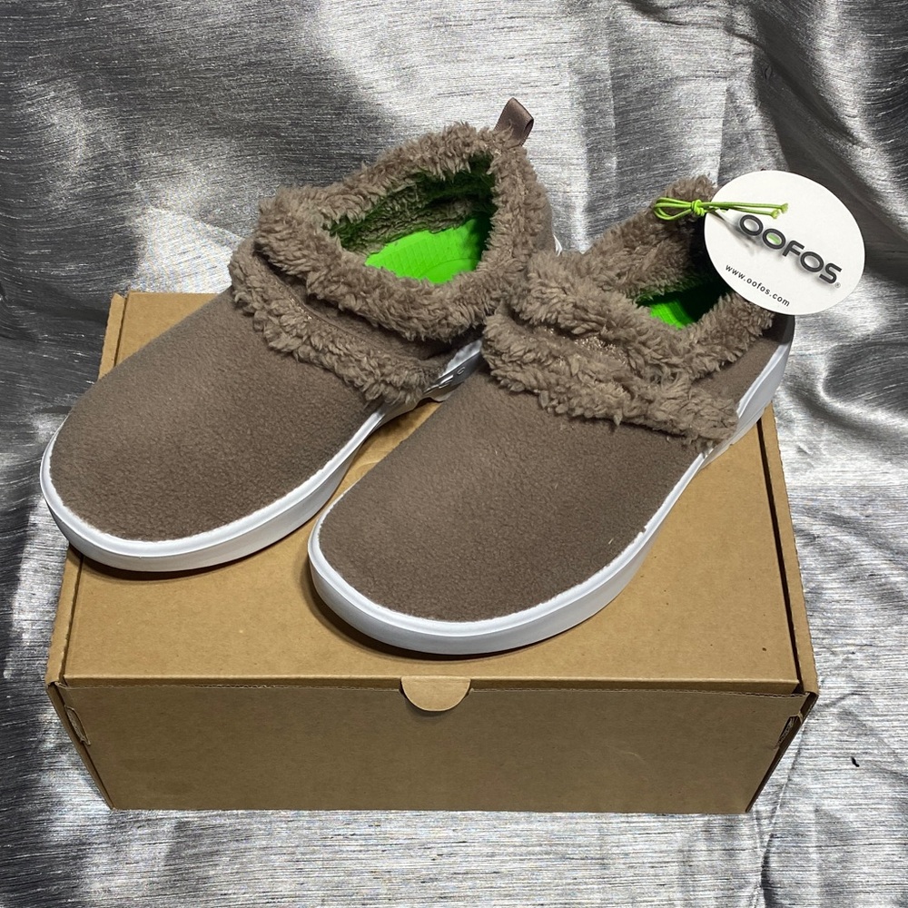 Oofos Chocolate Brown Fuzzy Slip-On Shoes Women US 9 New with box and tags